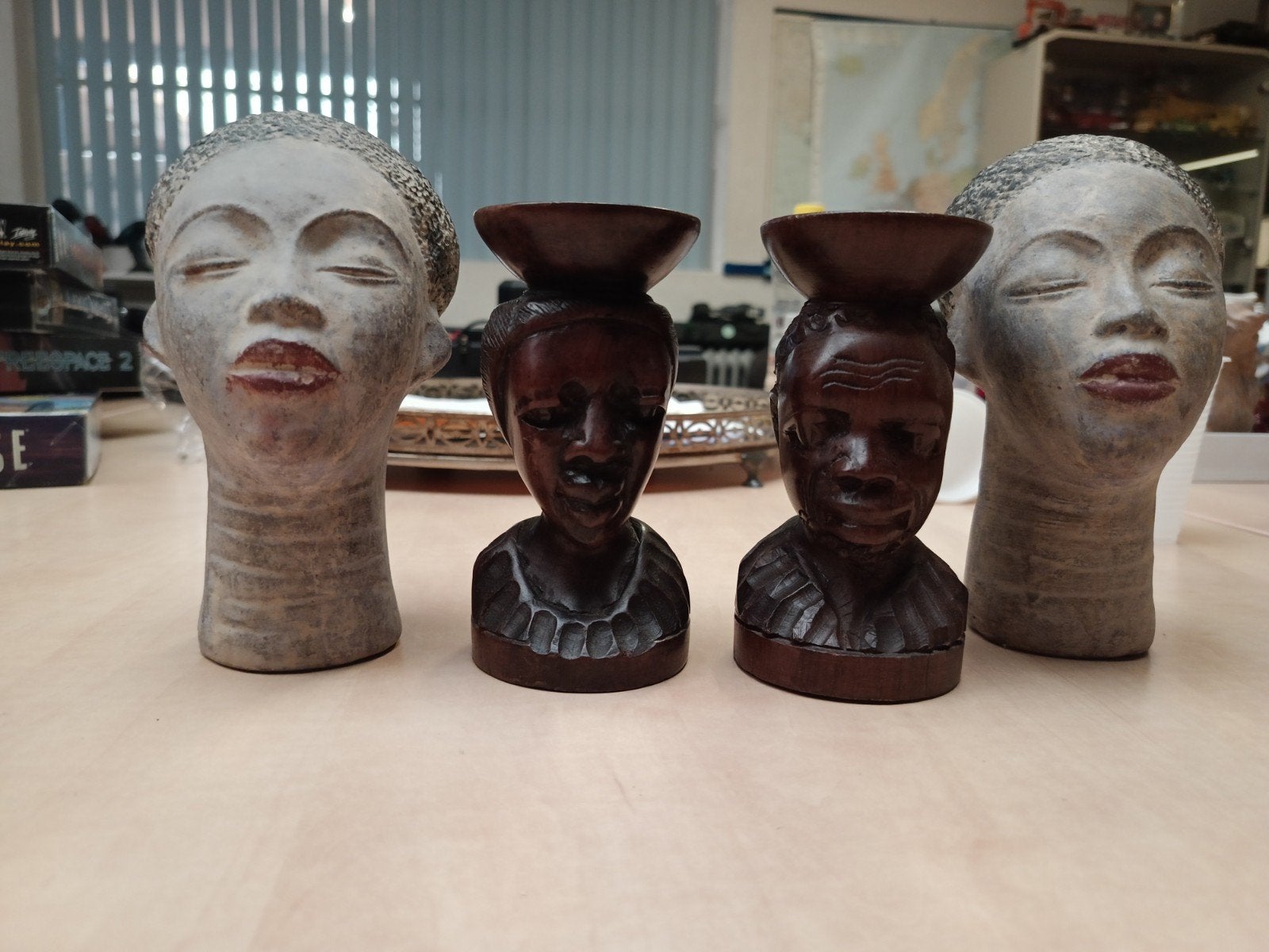 Set van 4 Afrikaanse beelden - Hout en Steen, Overige onderwerpen, Minder dan 20 cm, Buste, Ophalen of Verzenden
