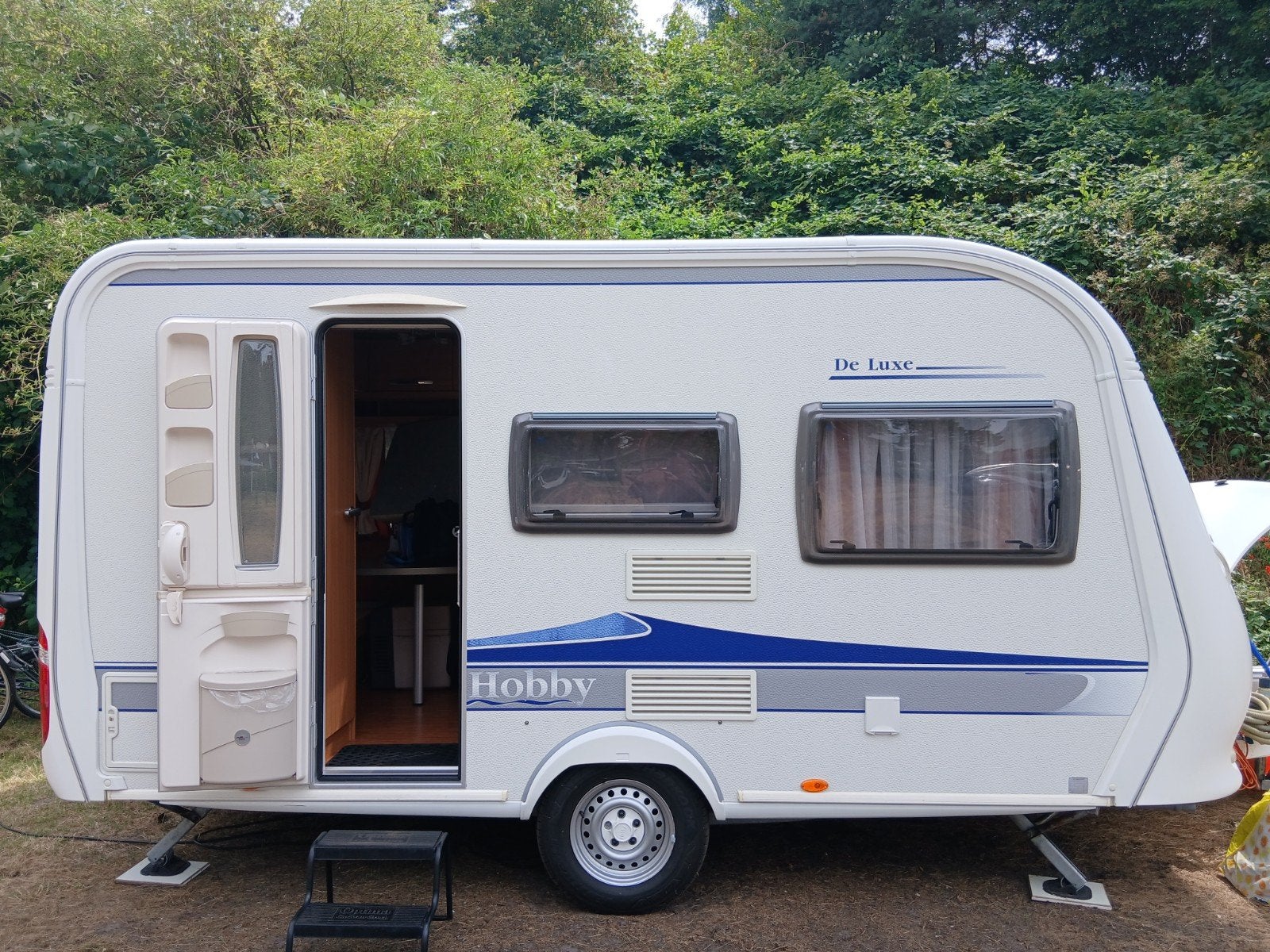 Hobby 400 SF De Luxe Caravan - Perfect voor gezinsvakanties, Caravans en Kamperen, Koelkast, Hobby, Treinzit, Particulier