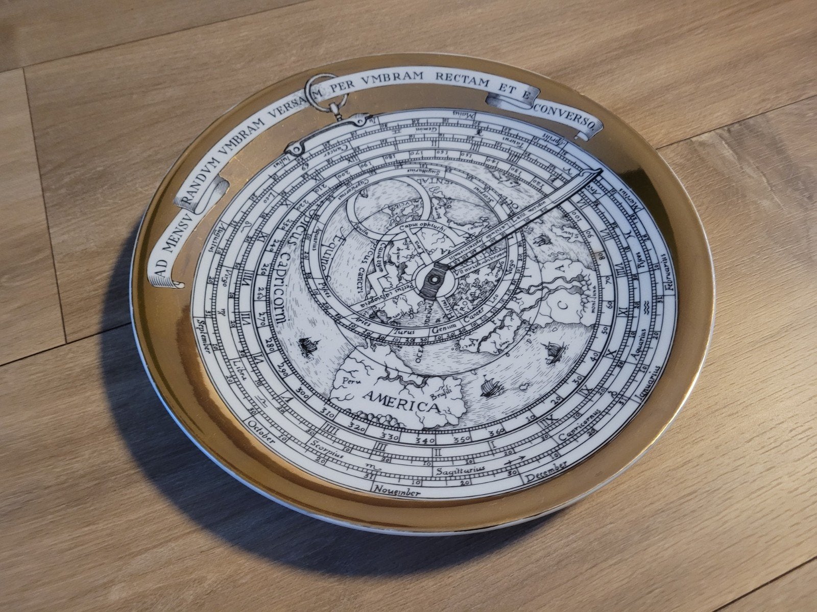 Astrolabio, prachtig wandbord van Piero Fornasetti, Antiek en Kunst, Ophalen of Verzenden, Bord, Gemerkt