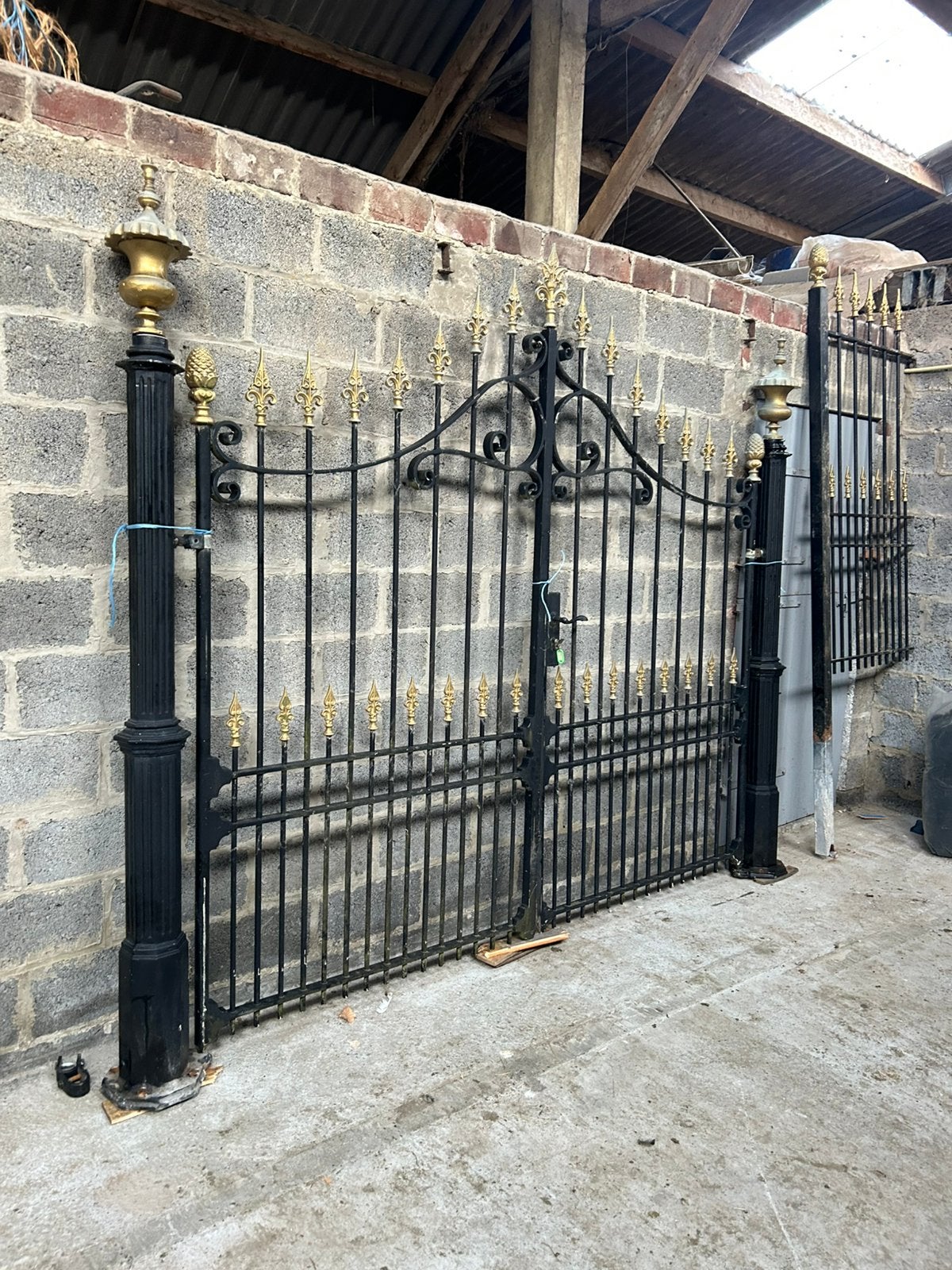 Prachtige mooie zware vol smeedijzeren poort met palen, Ophalen, Gebruikt, IJzer, 200 cm of meer