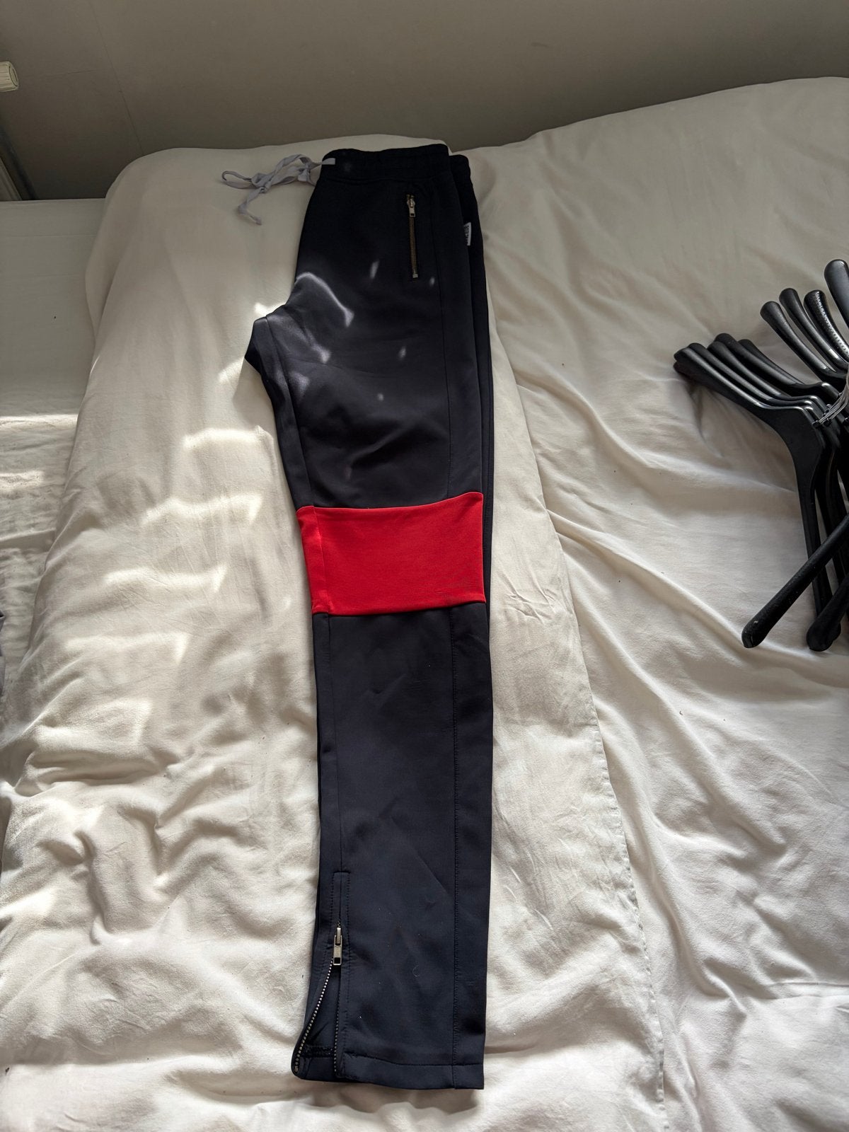 Banlieue trainingsbroek zwart met rood - Maat M, Kleding | Heren, Ophalen of Verzenden, Zo goed als nieuw, Maat 48/50 (M), Zwart