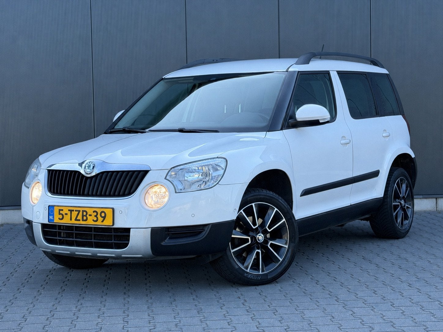 Skoda Yeti 2.0 TDI Elegance Clima - Cruise - Trekhaak - Stoe, Auto's, Skoda, Voorwielaandrijving, Euro 5, Stof, Gebruikt