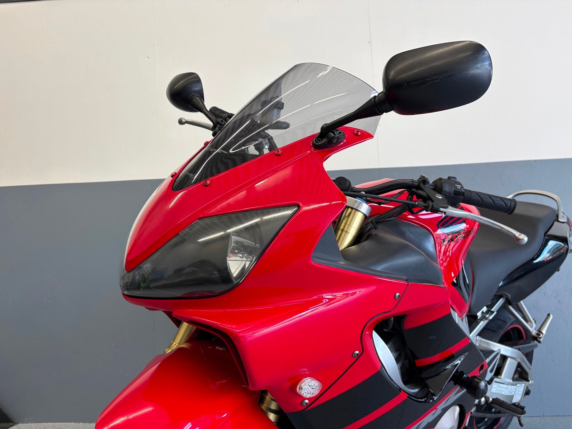 Honda Sport CBR 600F / RED - BLACK / AKRAPOVIC / CUSTOM STUU, Sport, Meer dan 35 kW, 599 cc, Handgeschakeld