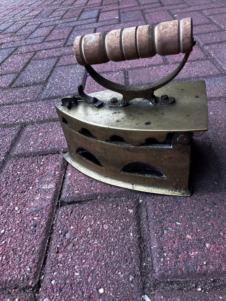 Koperen strijkijzer, Ophalen, Koper