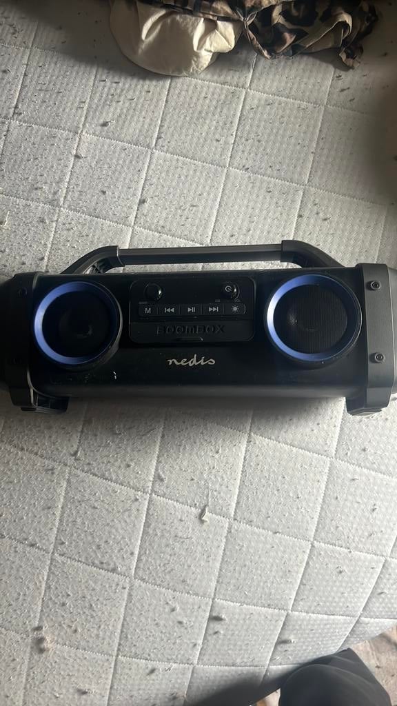Goedwerkende Bluetooth box 120 watt, Ophalen, Zo goed als nieuw, LED, Ultra HD (4K)