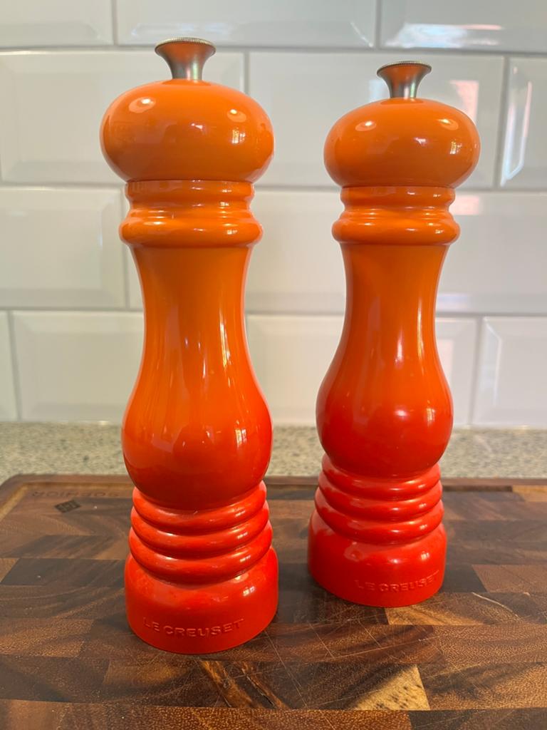 Le Creuset peper en zout molen, Ophalen of Verzenden, Zo goed als nieuw, Overige materialen, Minder dan 25 cm
