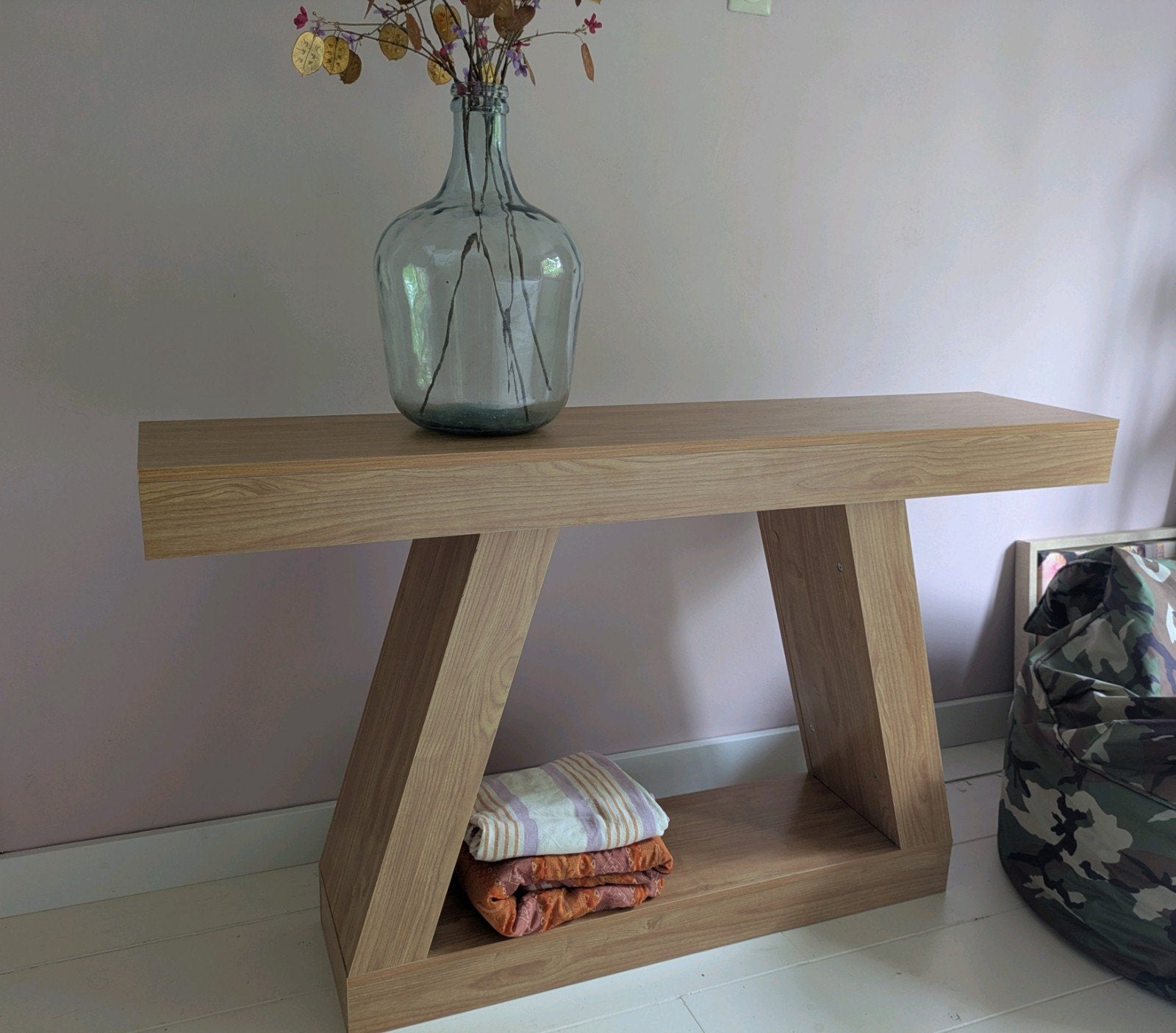Sidetable 140cm breed, Huis en Inrichting, Tafels | Sidetables, 100 tot 150 cm, Zo goed als nieuw, Overige houtsoorten, Modern, Eigentijds
