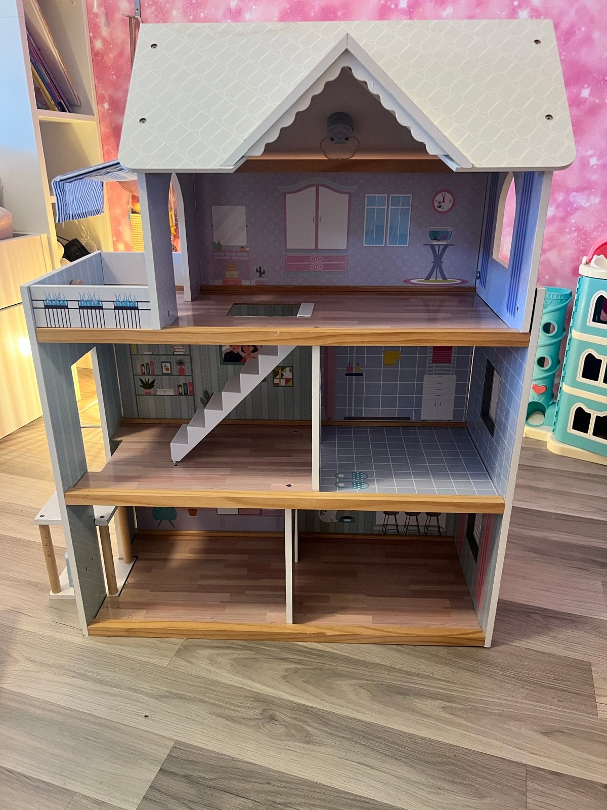 Groot houten poppenhuis met 3 verdiepingen, Ophalen, Zo goed als nieuw, Poppenhuis