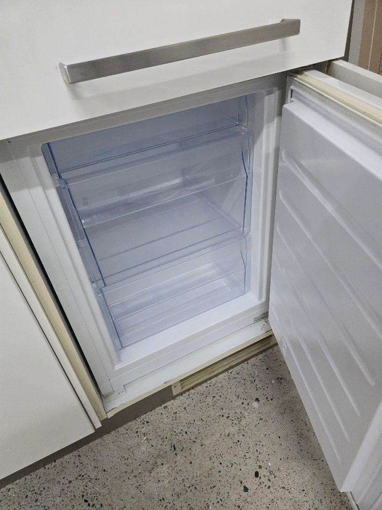 Foto 4 van Te koop Complete witte hoogglans keuken.