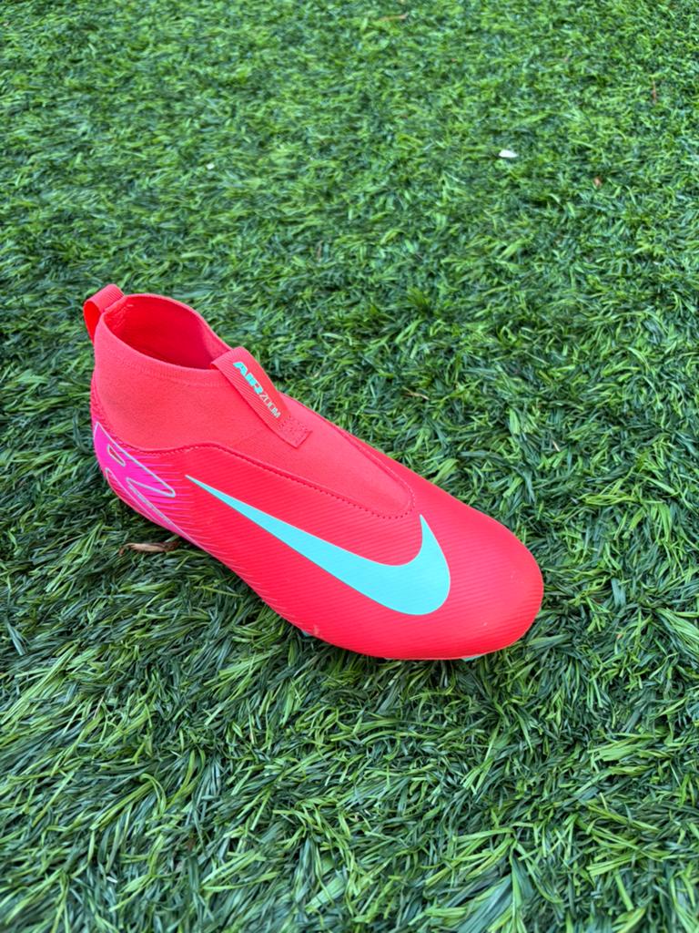 Nieuw! Nike Phantom voetbalschoenen, Sport en Fitness, Voetbal, Maat XS of kleiner, Schoenen, Nieuw, Ophalen of Verzenden