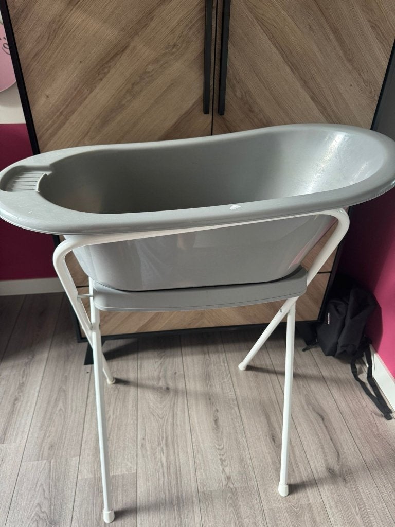 Babybadje op standaard bebe jou, Kinderen en Baby's, Badjes en Verzorging, Ophalen, Zo goed als nieuw, Badje, Bébé-jou