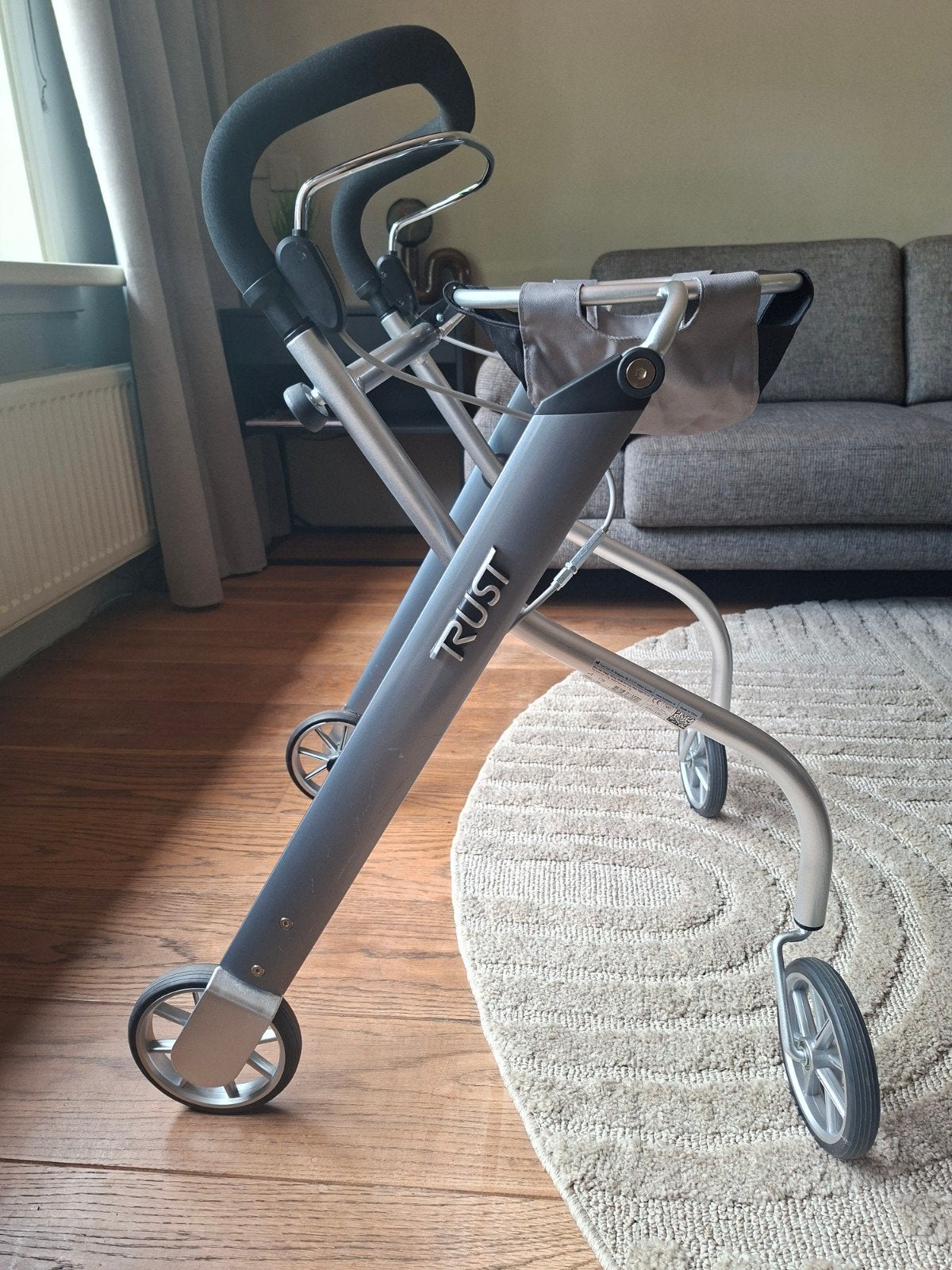 Indoor rollator zgan, Ophalen