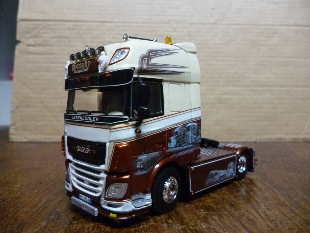 WSI DAF XF 106 Smokey Transport, Hobby en Vrije tijd, Modelauto's | 1:50, Ophalen of Verzenden, Nieuw, Bus of Vrachtwagen, Wsi