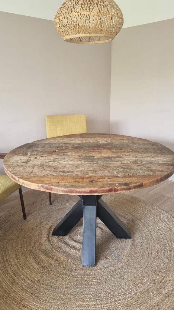 Robuuste ronde eettafel van oude bielzen met metalen poot, Gebruikt, Industrieel, robuust, landelijk, Rond, Vijf personen of meer