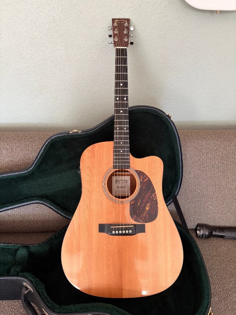 Martin DC-16-GTE, Ophalen, Zo goed als nieuw, Western- of Steelstringgitaar, Met (piezo-)element