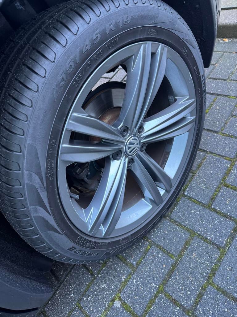 Originele Volkswagen Sebring velgen met banden, Auto-onderdelen, Banden en Velgen, Gebruikt, 255 mm, Banden en Velgen, All Season