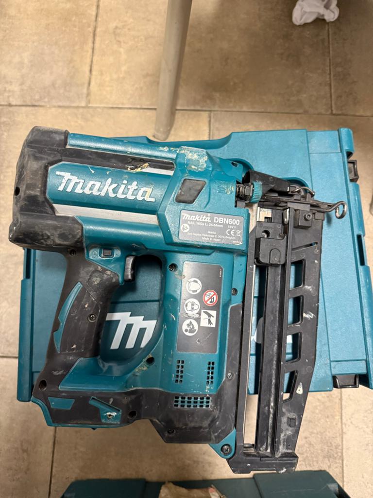 Makita DBN600 Accu Nageltacker - Gebruikt, Doe-het-zelf en Verbouw, Gereedschap | Handgereedschap, Ophalen of Verzenden, Gebruikt