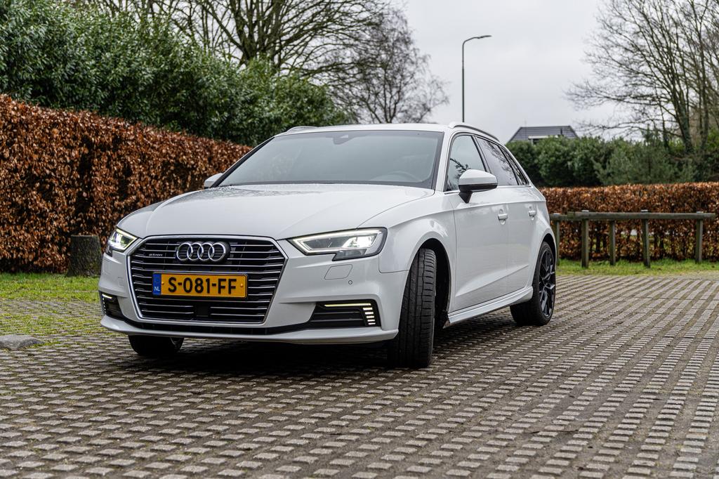 Audi A3 40 E-tron 300pk S Tronic 2020 Wit, Auto's, Electronic Stability Program (ESP), Stof, Zwart, Wit