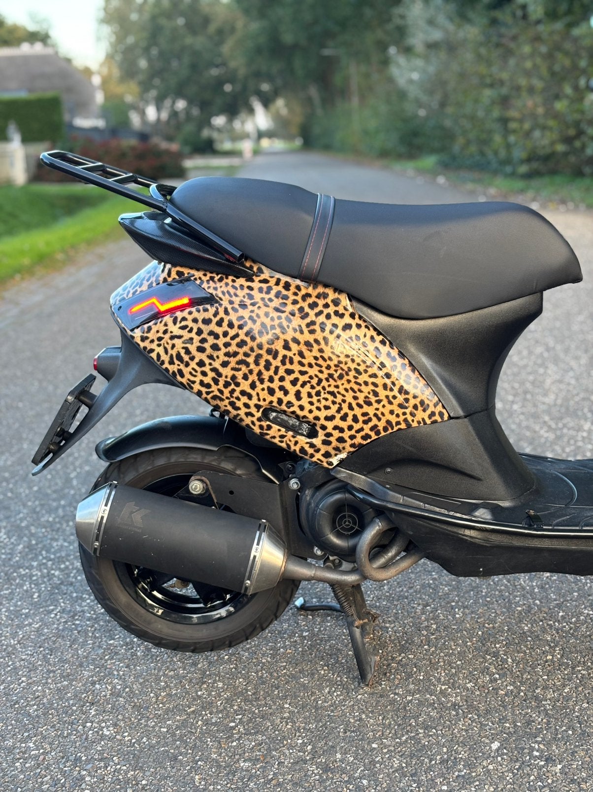✅ Zeer Nette Piaggio Zip Sp Brom 2022 4T PANTERPRINT! ✅, Fietsen en Brommers, Zip, Ophalen of Verzenden, Zo goed als nieuw, Benzine