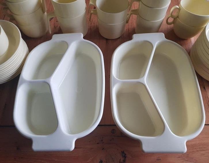 2 x Vintage camping servies, pastel gele vakken schaal, Caravans en Kamperen, Gebruikt, -, -, Ophalen of Verzenden