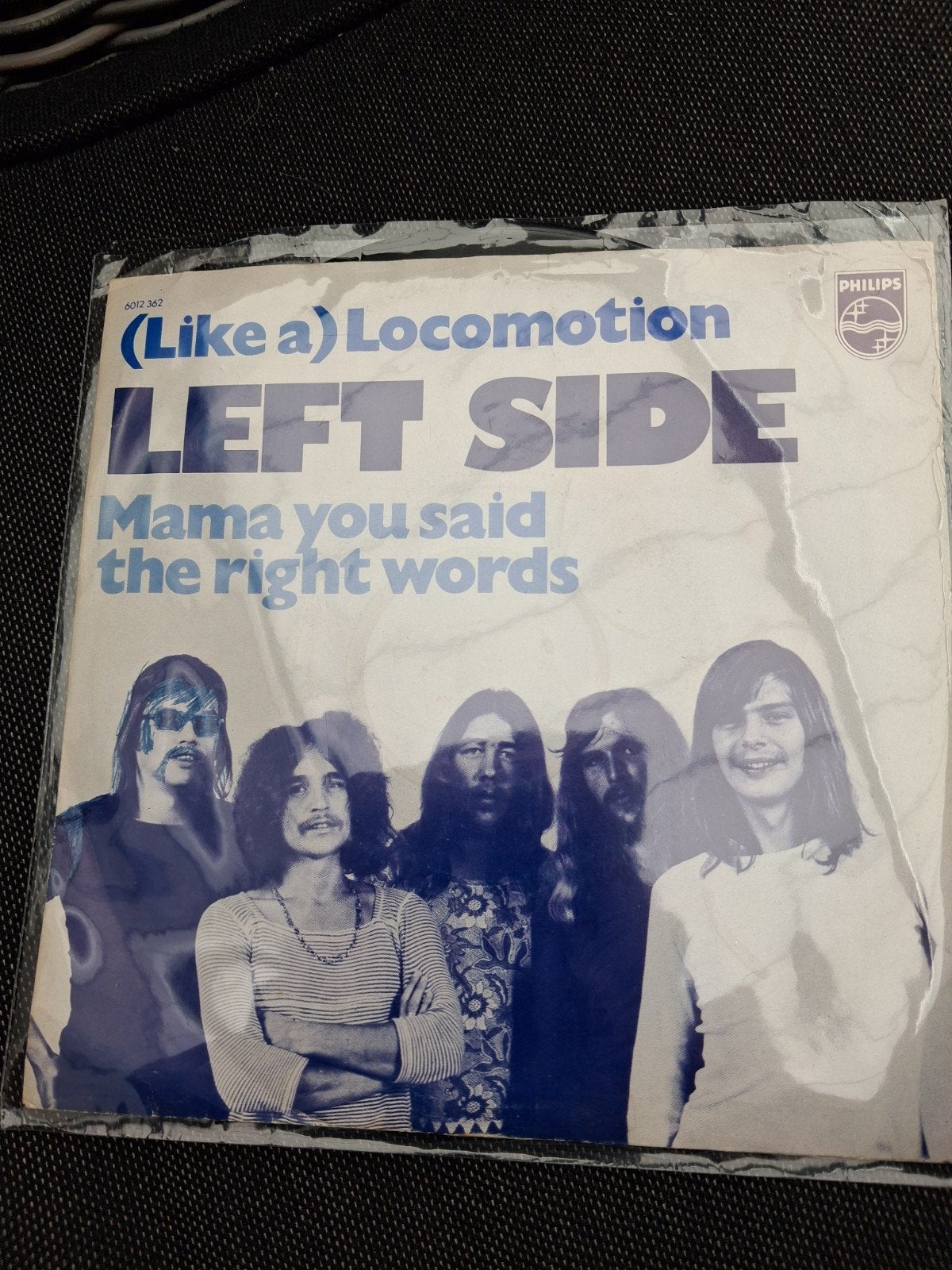 Left Side - (Like a) Locomotion / Ma you said the right wo, Cd's en Dvd's, Vinyl Singles, Fotohoes, Ophalen of Verzenden, Gebruikt