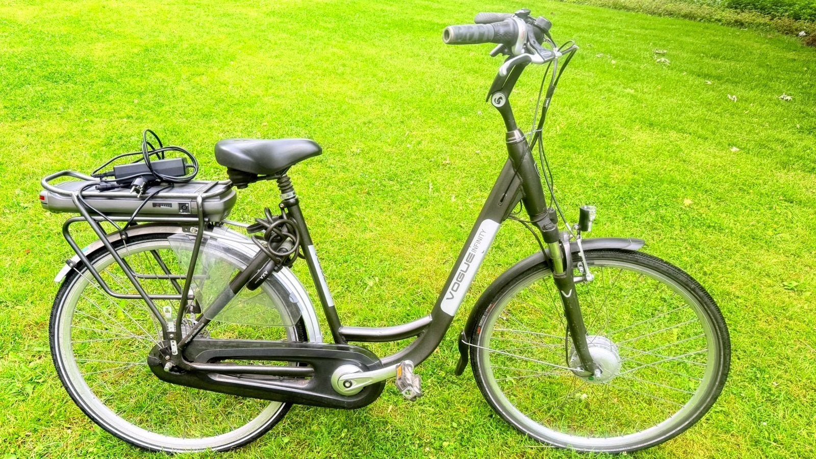 Nette goede unisex damesfiets E-bike Vogue Infinity 52cm N8, Fietsen en Brommers, Fietsen | Dames | Damesfietsen, Velgrem, Versnellingen