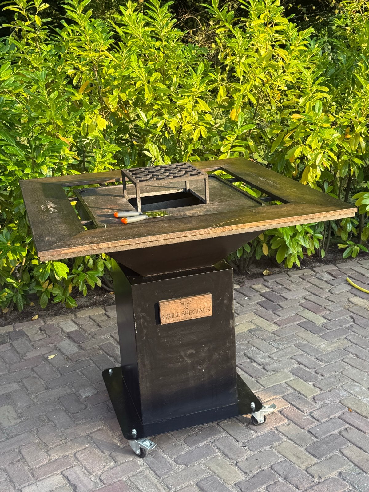 Daimana Firegrill BBQ met wielen - Zo goed als nieuw, Ophalen, Zo goed als nieuw