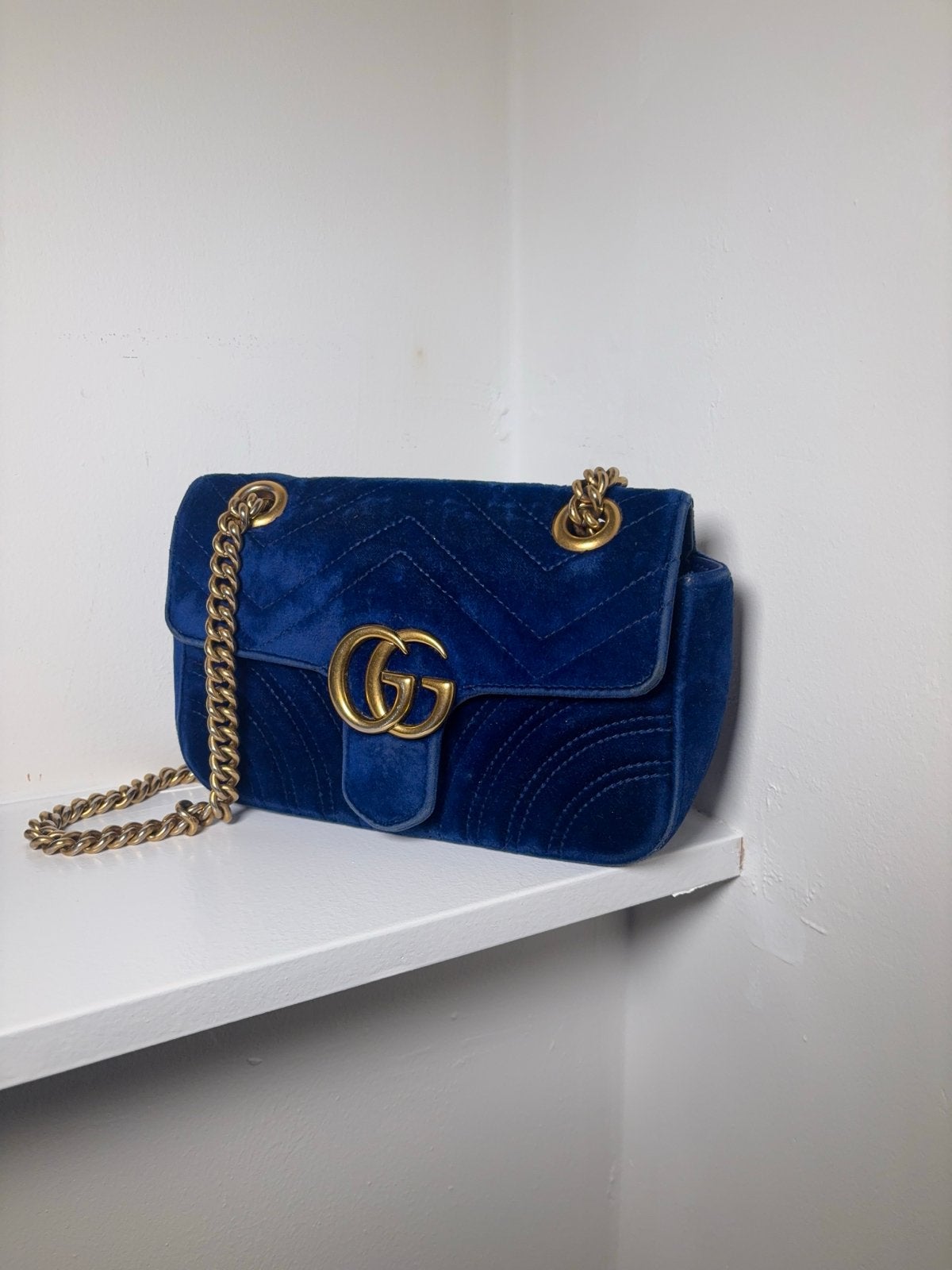Gucci Marmont fluwelen schoudertas in blauw, Ophalen of Verzenden, Zo goed als nieuw, Blauw, Schoudertasje