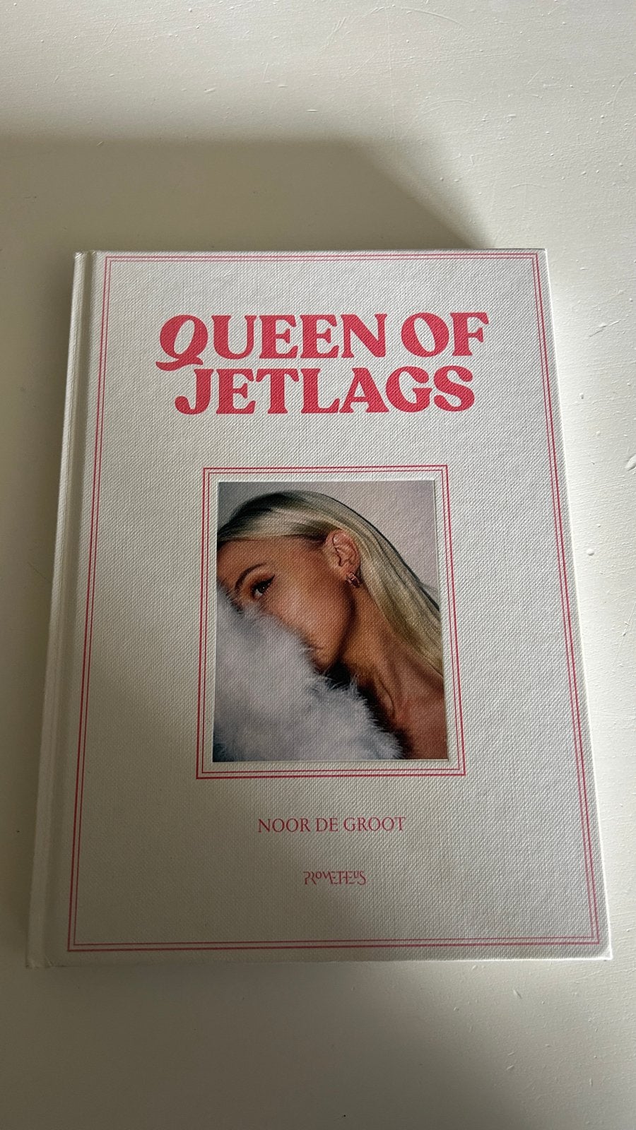 GESIGNEERD boek Queen of Jetlags - Noor de Groot, influencer, Ophalen of Verzenden, Zo goed als nieuw, Mode algemeen, Noor de Groot