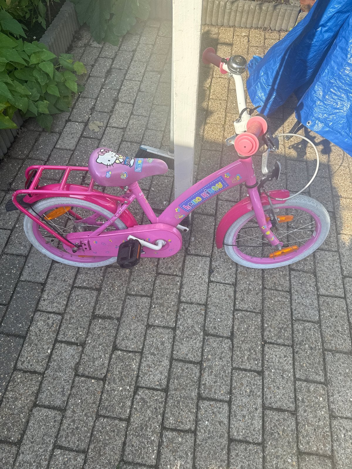 Roze Hello Kitty kinderfiets - 16 inch, Ophalen, Gebruikt, Terugtraprem, 16 tot 20 inch