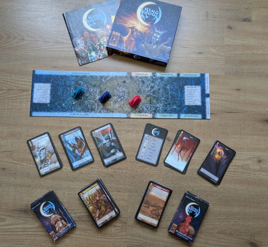 Blue Moon Bordspel met 2 uitbreidingen – Goede Staat, Ophalen, Zo goed als nieuw