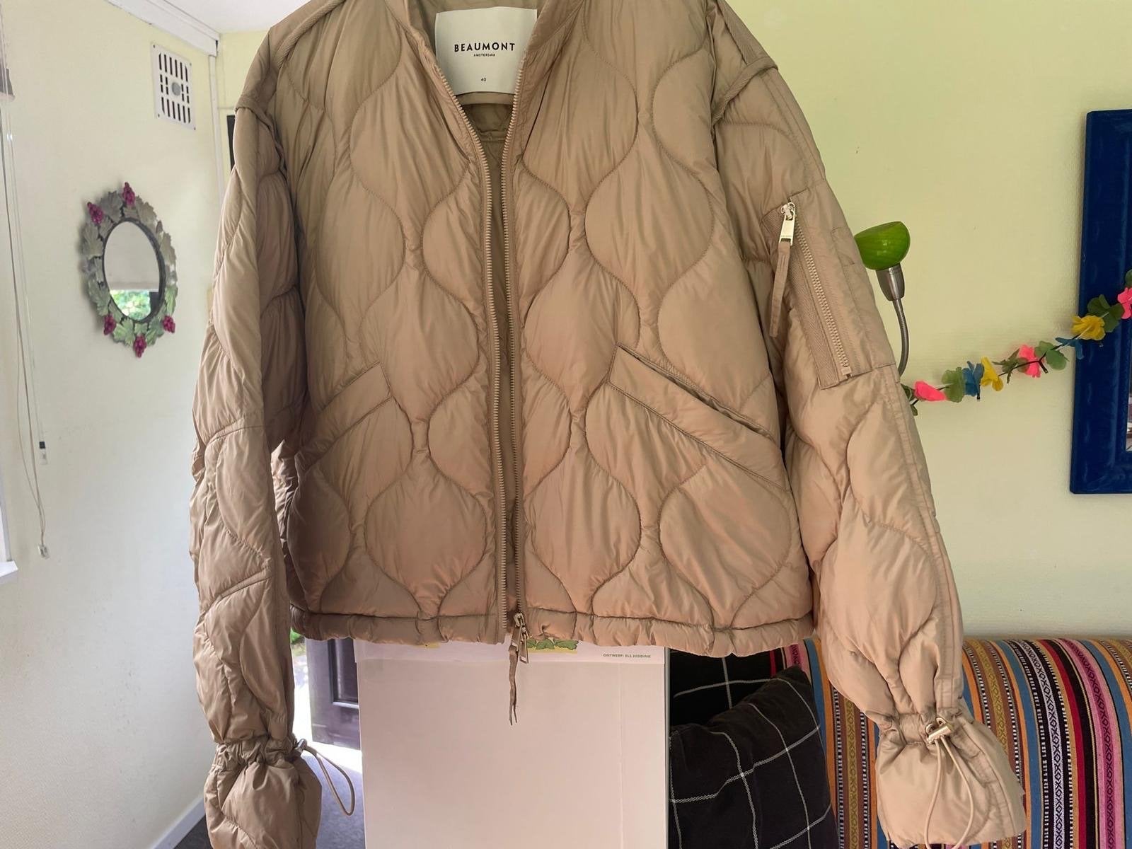 Beaumont Amsterdam gewatteerde jas - nieuw, Kleding | Dames, Ophalen of Verzenden, Nieuw, Maat 38/40 (M), Beige