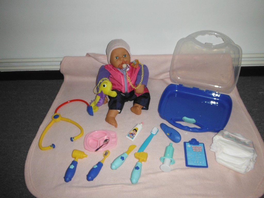 baby chou chou interactief met koffertje, Kinderen en Baby's, Speelgoed | Poppen, Ophalen of Verzenden, Zo goed als nieuw, Babypop