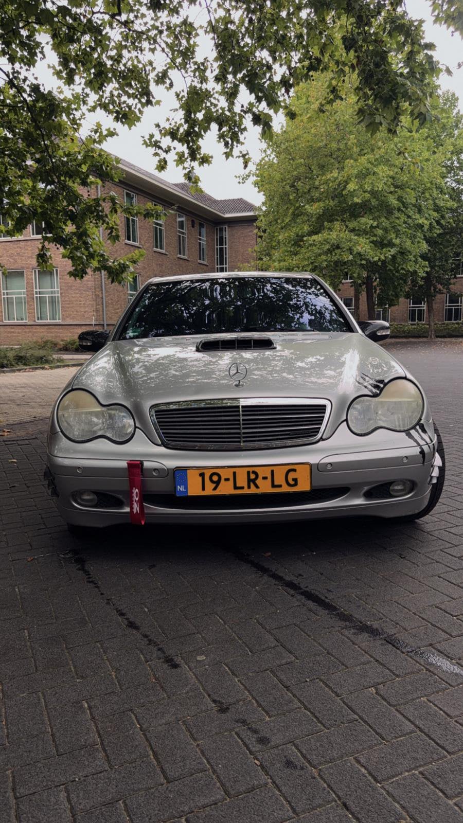 Mercedes-Benz C-Klasse 1.8 C180 Kompr Sedan 2003 Grijs, Auto's, 13 km/l, Achterwielaandrijving, 1796 cc, Origineel Nederlands