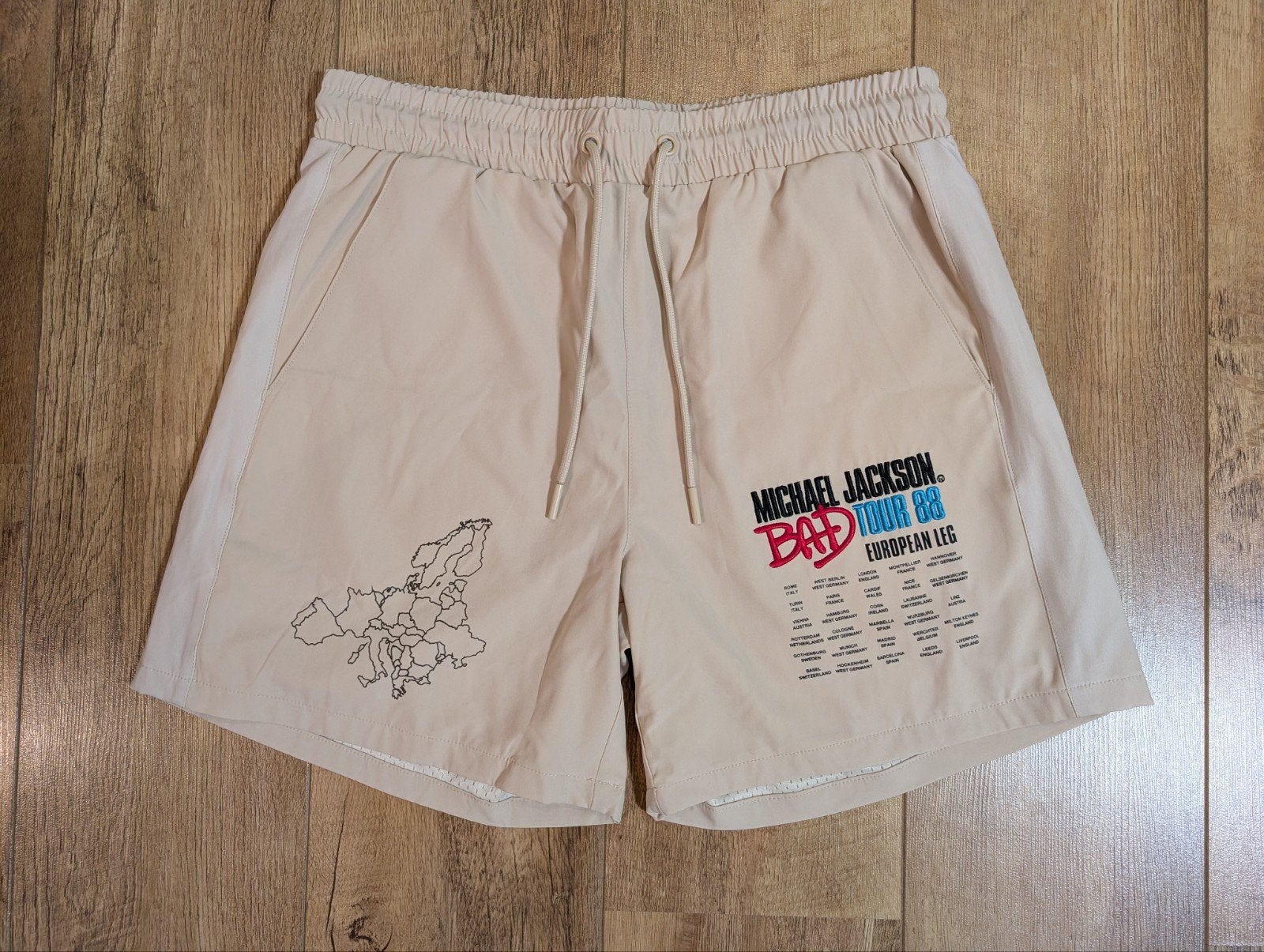 Michael Jackson  Shoe Palace Bad Tour 1988 Europe short S, Ophalen of Verzenden, Nieuw, Wit