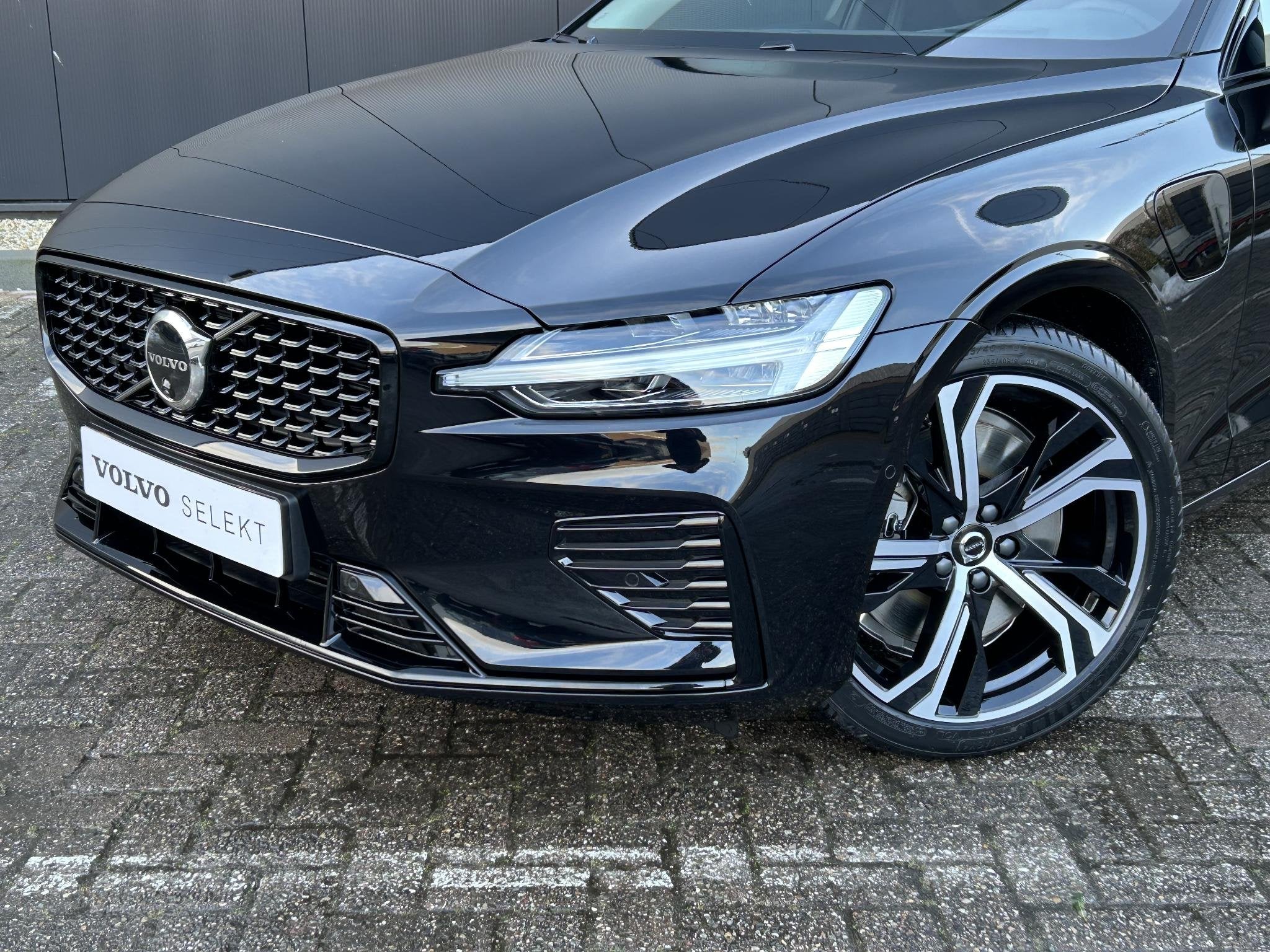 Volvo V60 2.0 T8 Plug-in hybrid AWD Plus Dark 360 camera/ Po, Auto's, Automaat, Gebruikt, 4 cilinders, 180 min