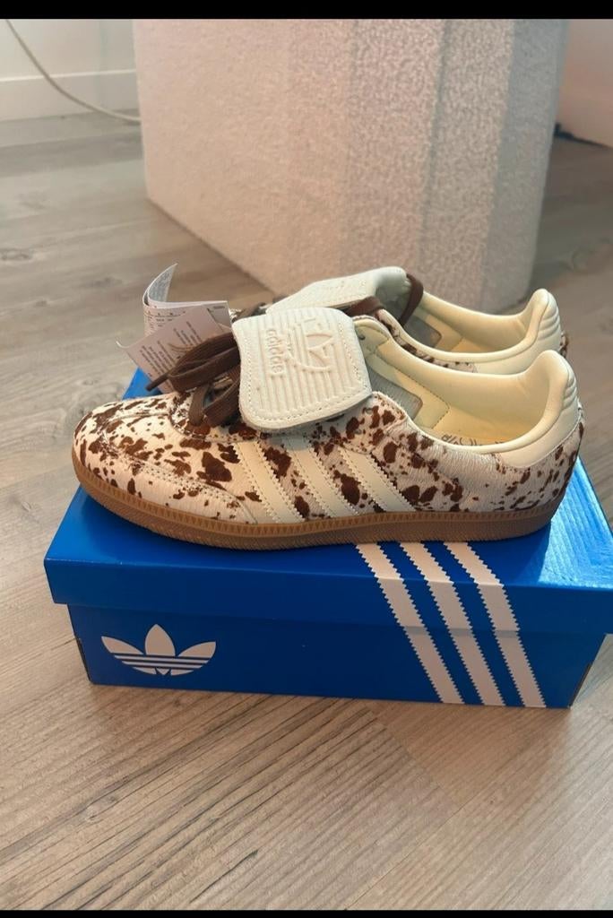 Adidas samba koeienprint maat 38.5, Kleding | Dames, Schoenen, Adidas, Wit, Nieuw, Ophalen of Verzenden