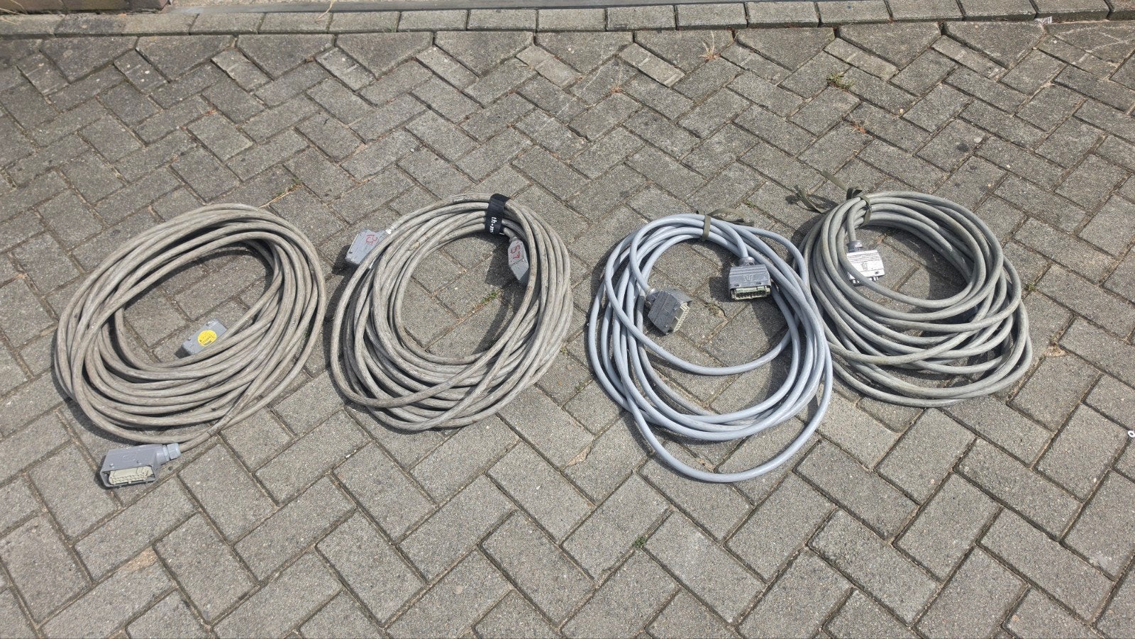Multikabel  met 16-pins connectoren, Ophalen