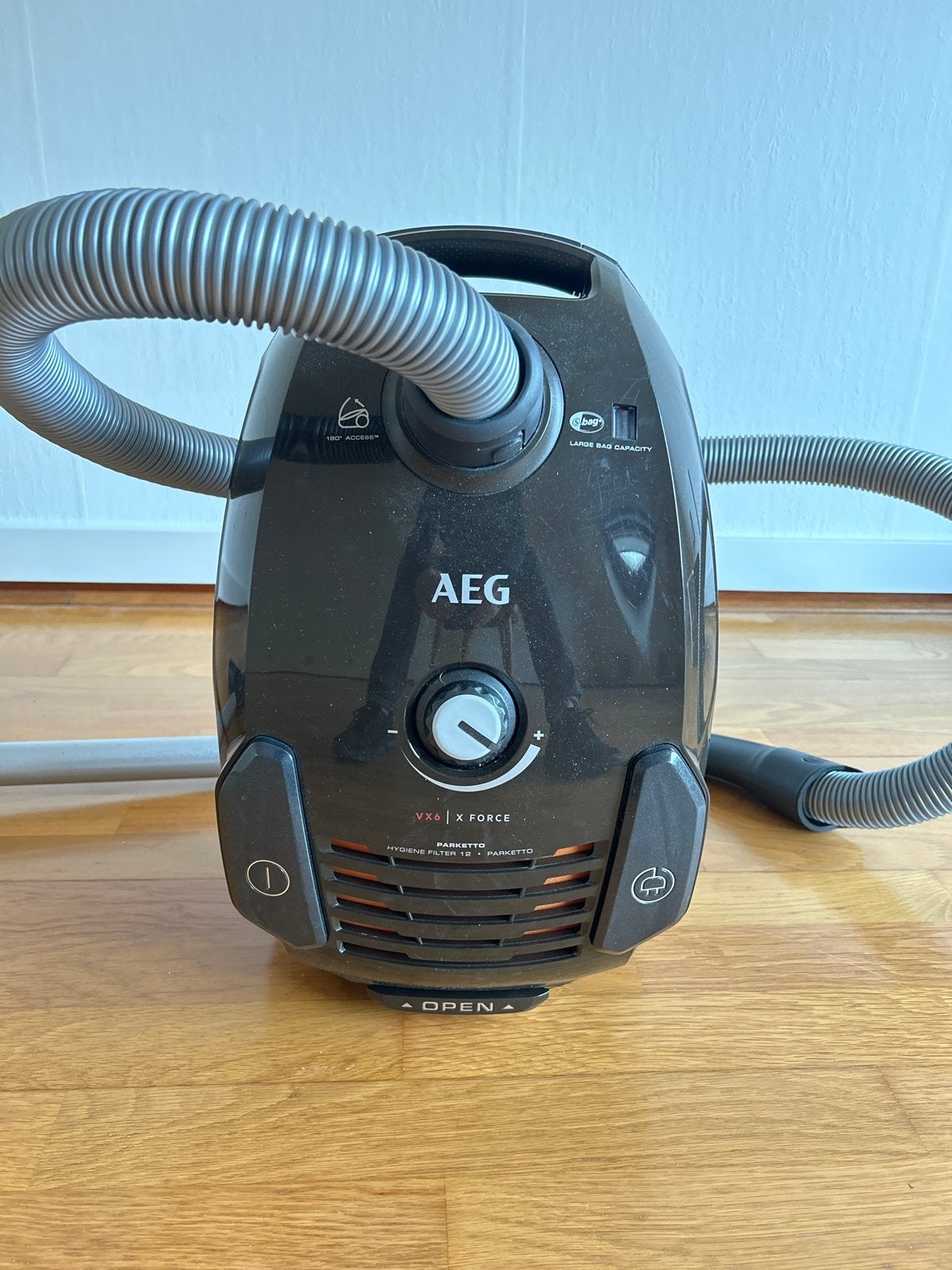 AEG stofzuiger. VX6 X Force met zak., Witgoed en Apparatuur, Gebruikt, AEG, Ophalen, Stofzak