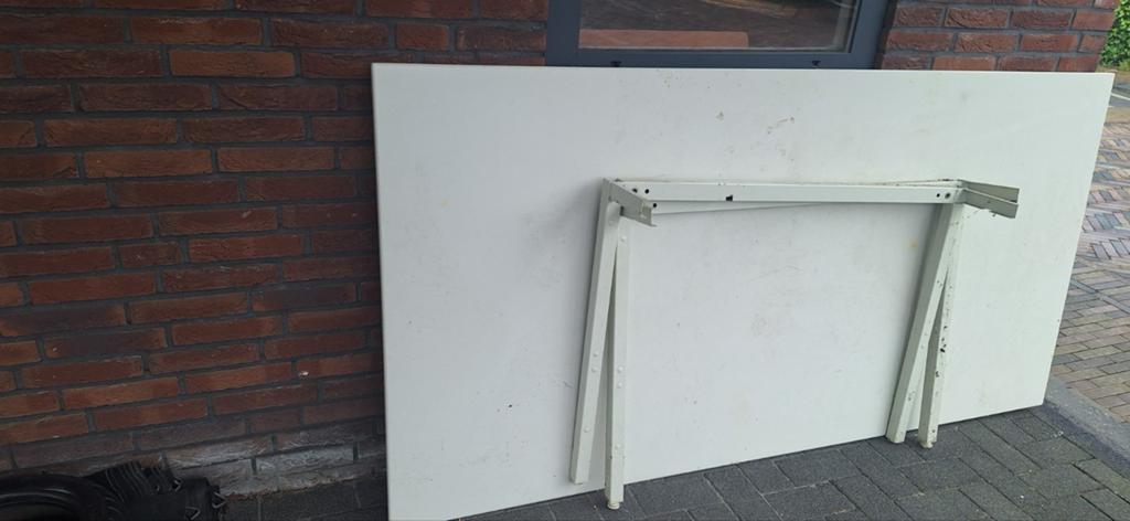 Gratis af te halen bureau en bureaustoel, Huis en Inrichting, Bureaus, Gebruikt, Overige typen, Metaal, Demontabel, Ophalen