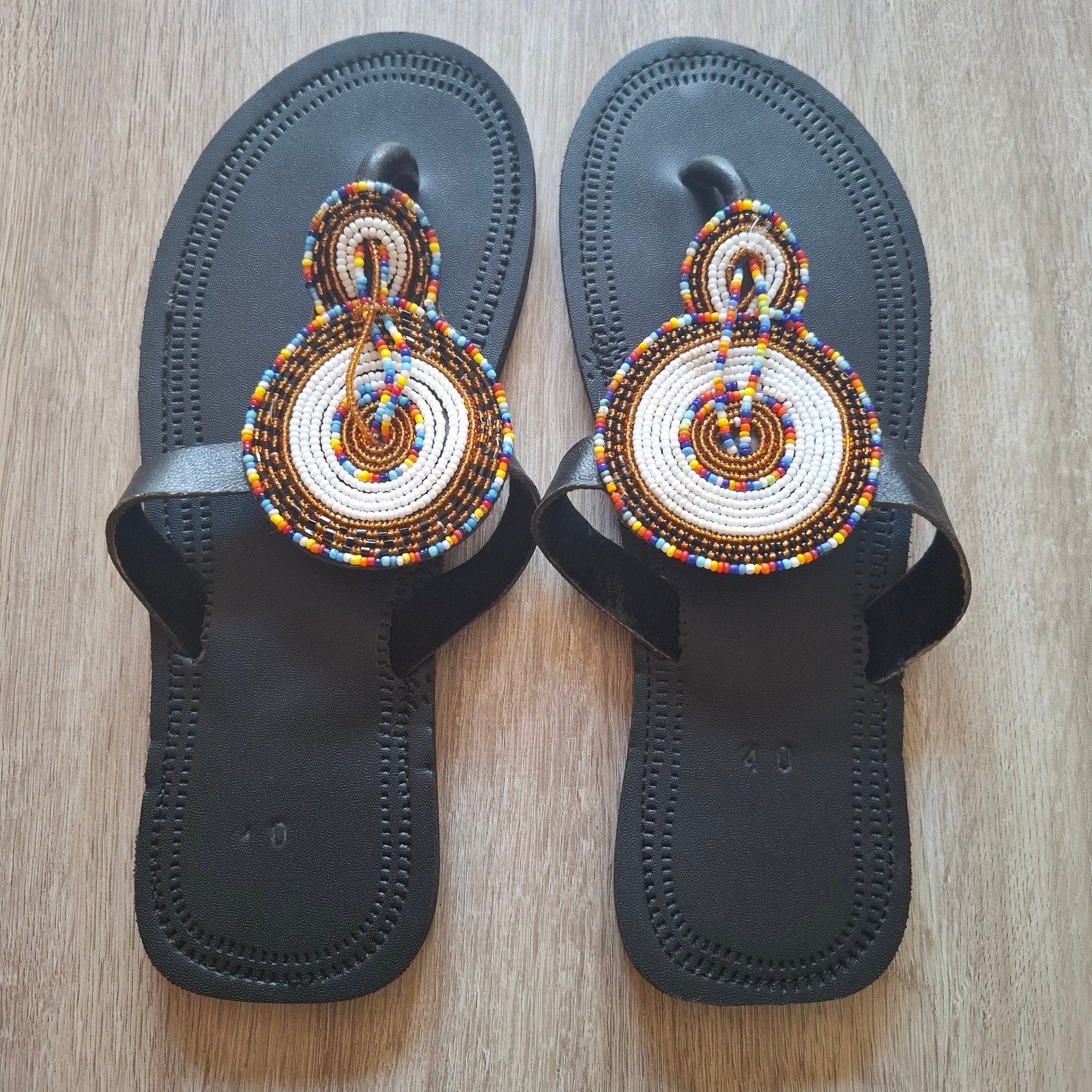 Zwarte slippers met kleurrijke kralen, maat 40, Zwart, Nieuw, Sandalen of Muiltjes, Ophalen of Verzenden