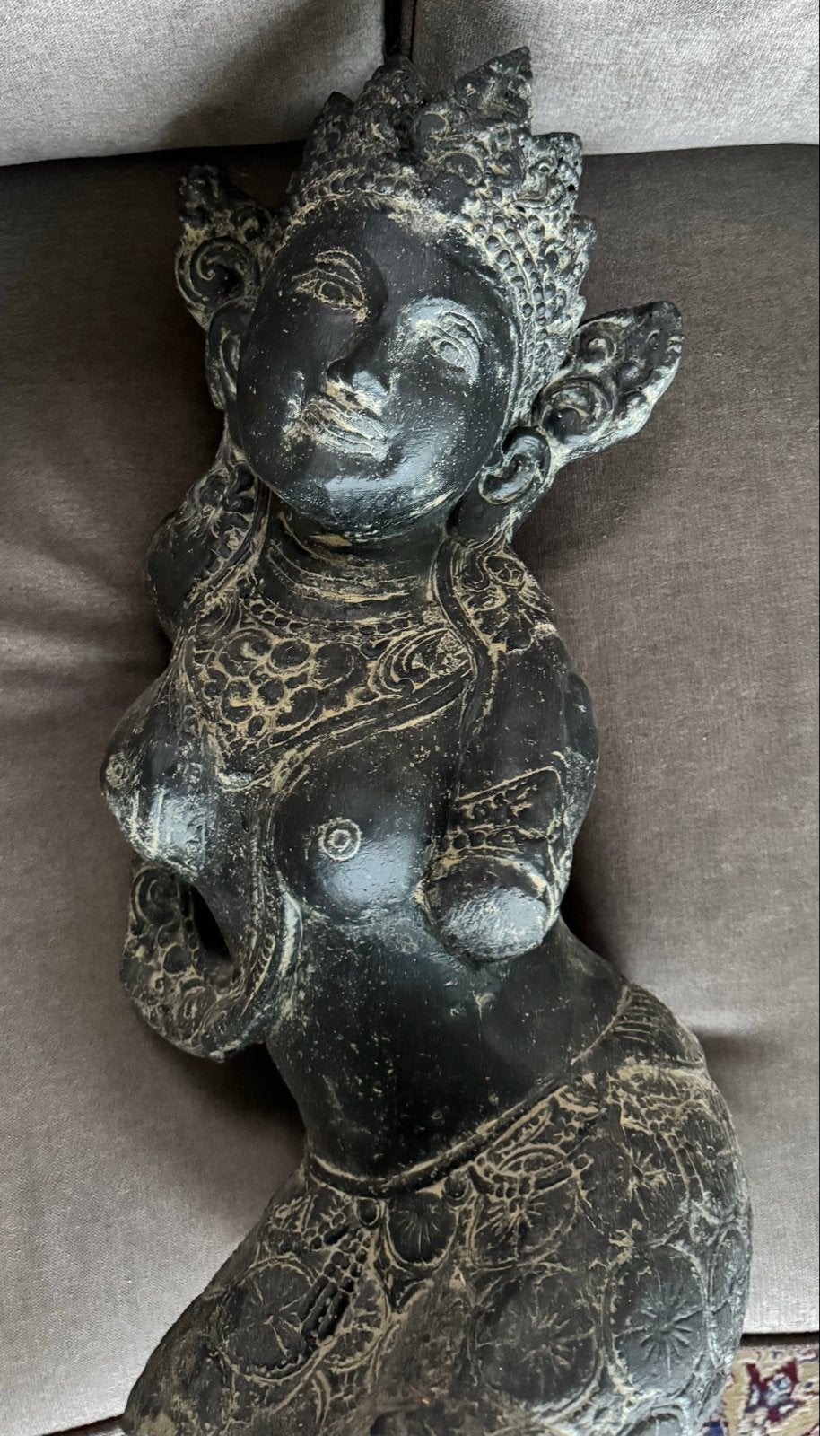 Decoratieve Balinese Godin Sculptuur - Zwart met Goud, Ophalen, Handgemaakt, Steen of Keramiek, Beeld
