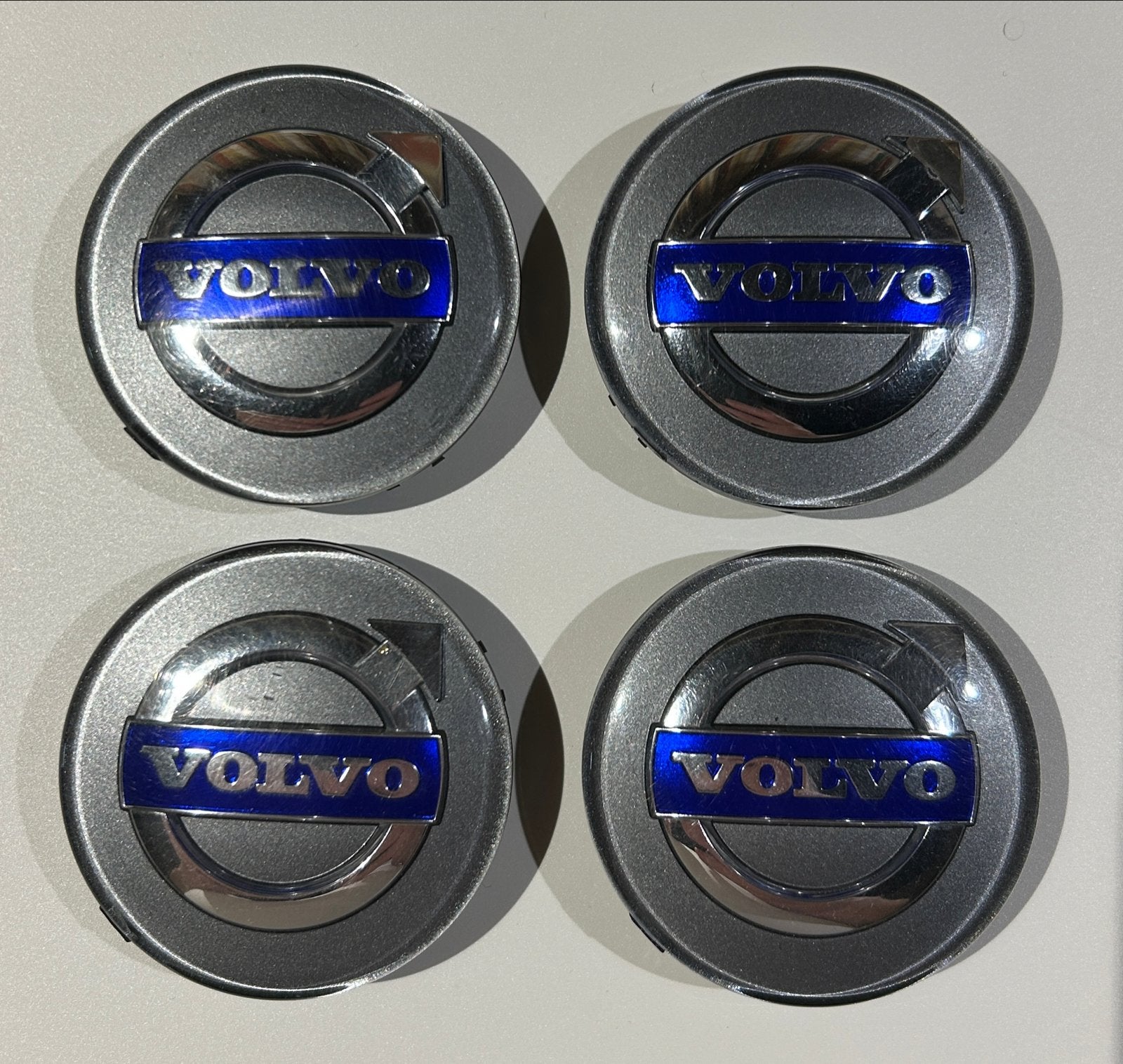 Set van 4 originele Volvo naafdoppen 64mm, Auto diversen, Ophalen of Verzenden, Gebruikt
