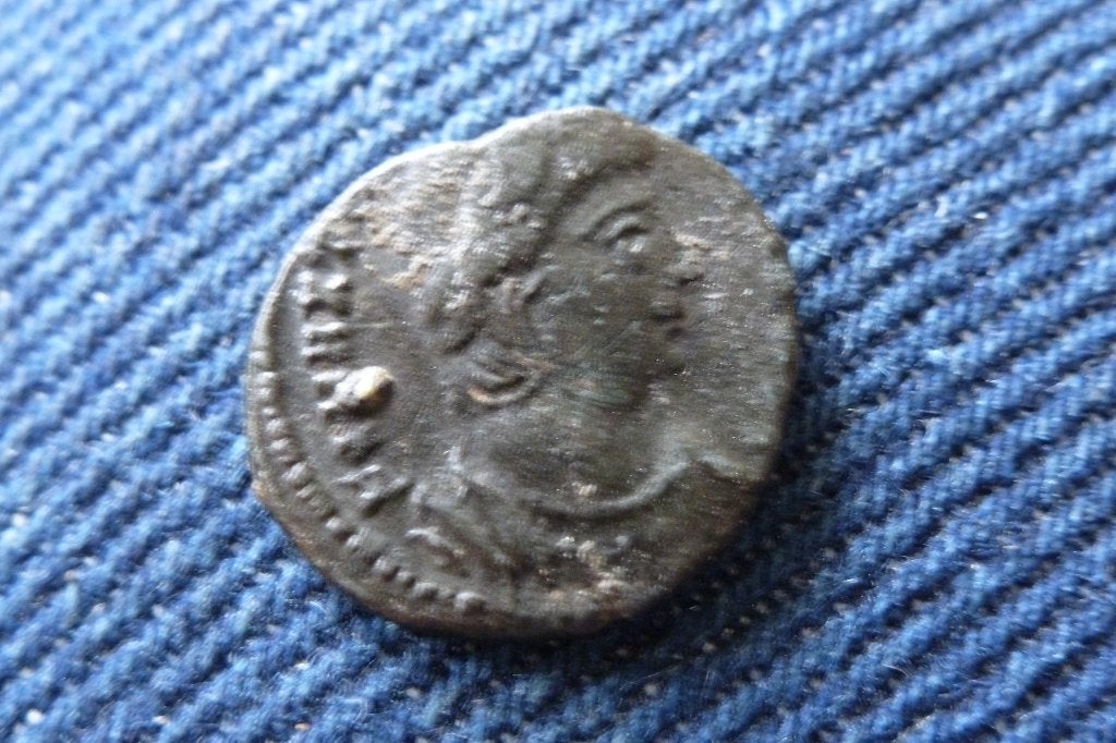 Romeins - oude follis Valentianus Godin Victoria 364-375 AD, Ophalen of Verzenden, Italië, Losse munt
