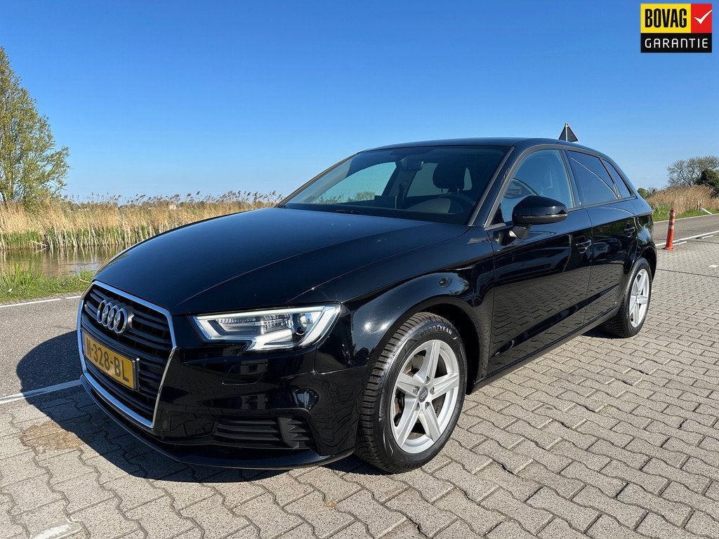 Audi A3 Sportback 1.0 TFSI Design Pro Line, Schuifdak, Trekh, Auto's, Stof, Gebruikt, Met garantie (alle), Zwart