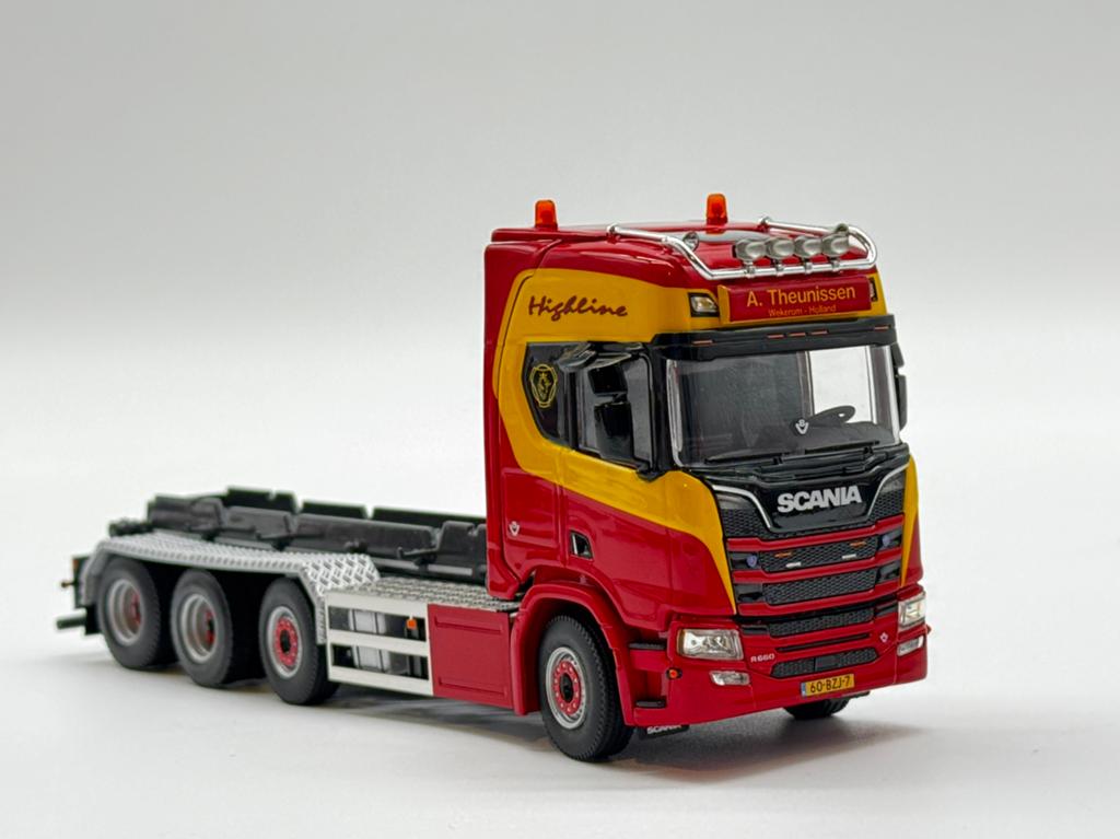 WSI SCANIA Highline 8x4 container auto THEUNISSEN