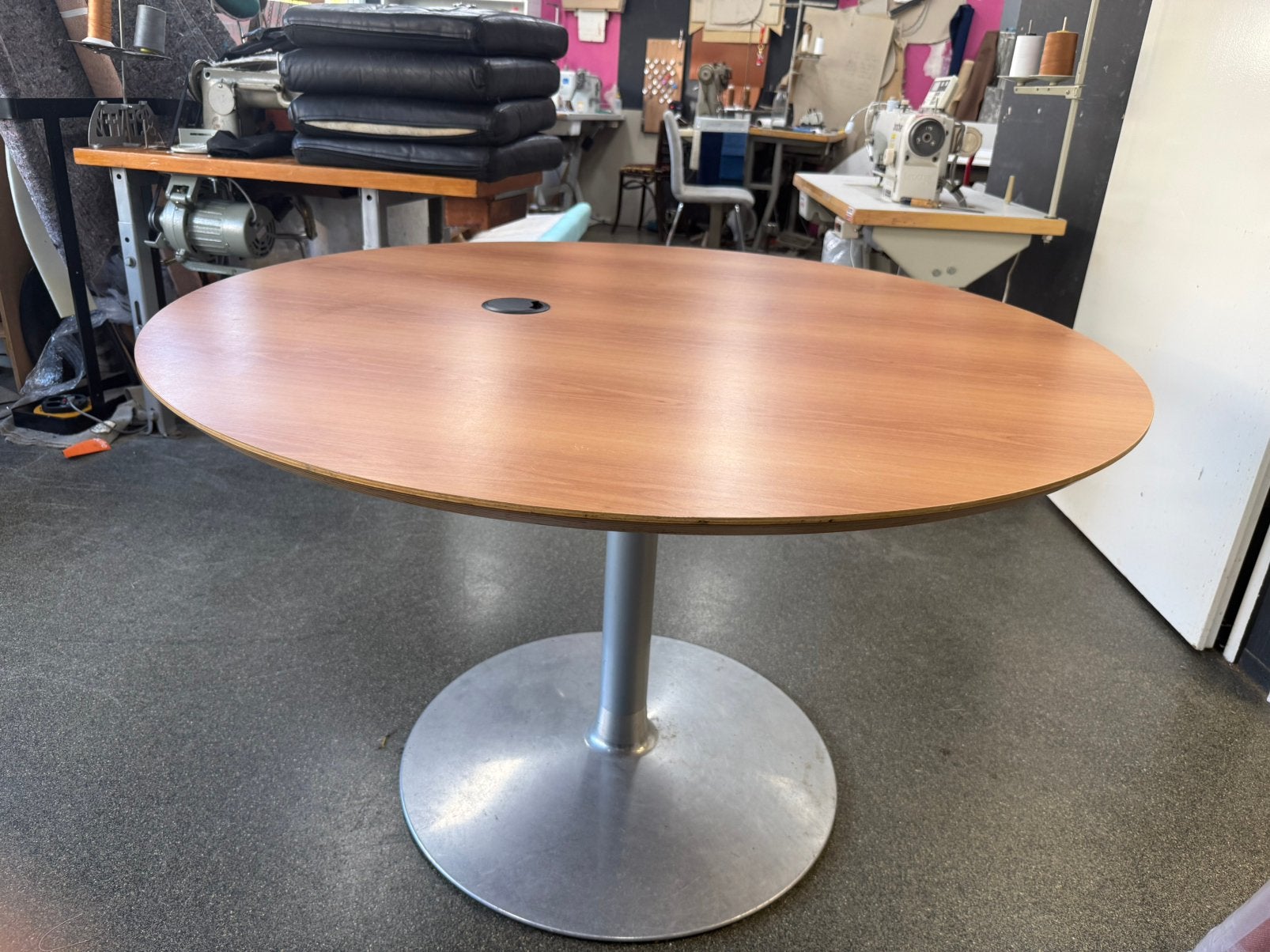 Artifort Circle tafel met stekker, Ophalen, Zo goed als nieuw, Rechthoekig, 50 tot 100 cm