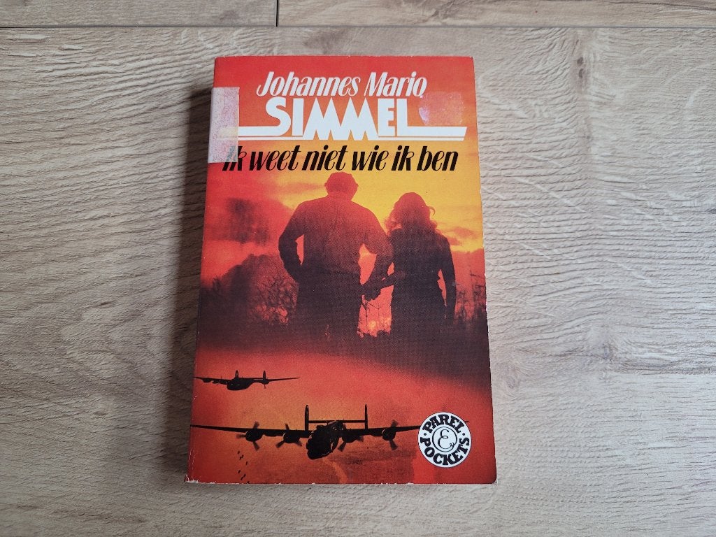 Ik Weet Niet Meer Wie Ik Ben - Johannes Mario Simmel~ HH8093, Boeken, Ophalen of Verzenden, Tweede Wereldoorlog, Gelezen, Johannes Mario Simmel