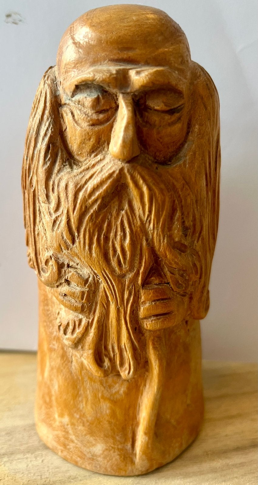 Handgesneden houten figuur ‘Starets’ – gedateerd 1994, Antiek en Kunst, Minder dan 20 cm, Ophalen of Verzenden, Handgemaakt, Beeld