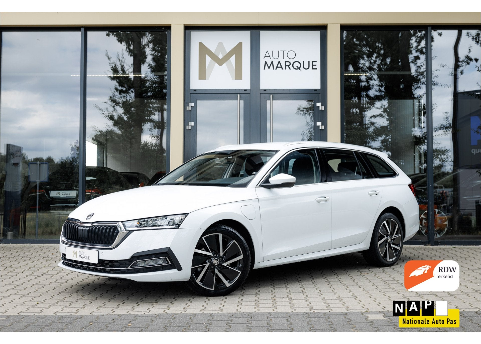 Skoda Octavia Combi 1.4 TSI iV PHEV Business Edition Plus |, Stof, Gebruikt, Met garantie (alle), Wit